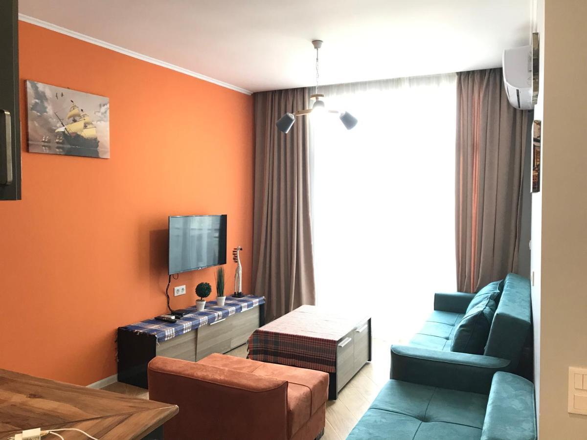 Nbg Towers 2 Appartaments Batumi Bagian luar foto