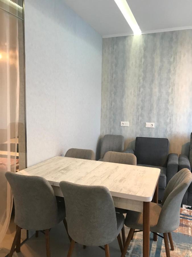 Nbg Towers 2 Appartaments Batumi Bagian luar foto